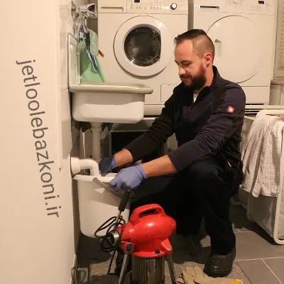 لوله بازکنی در سازمان برنامه تهران با رعایت پروتکل های بهداشتی