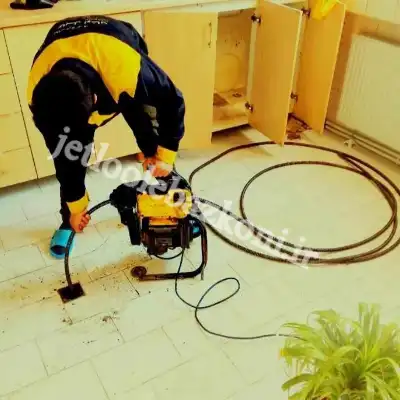 لوله بازکنی در استاد معین تهران با رعایت پروتکل های بهداشتی