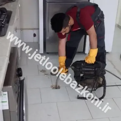 بازکردن لوله در شهرک دانشگاه اهواز با رعایت پروتکل های بهداشتی