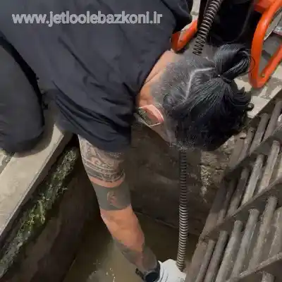 لوله بازکنی در آبشار تهران