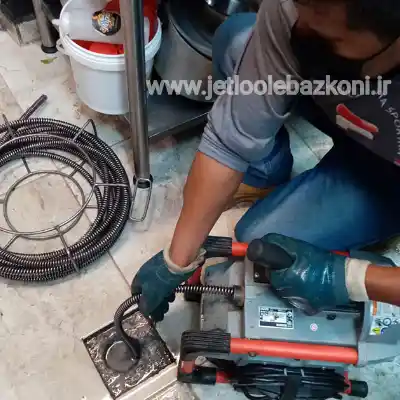 لوله بازکنی در راه آهن تهران